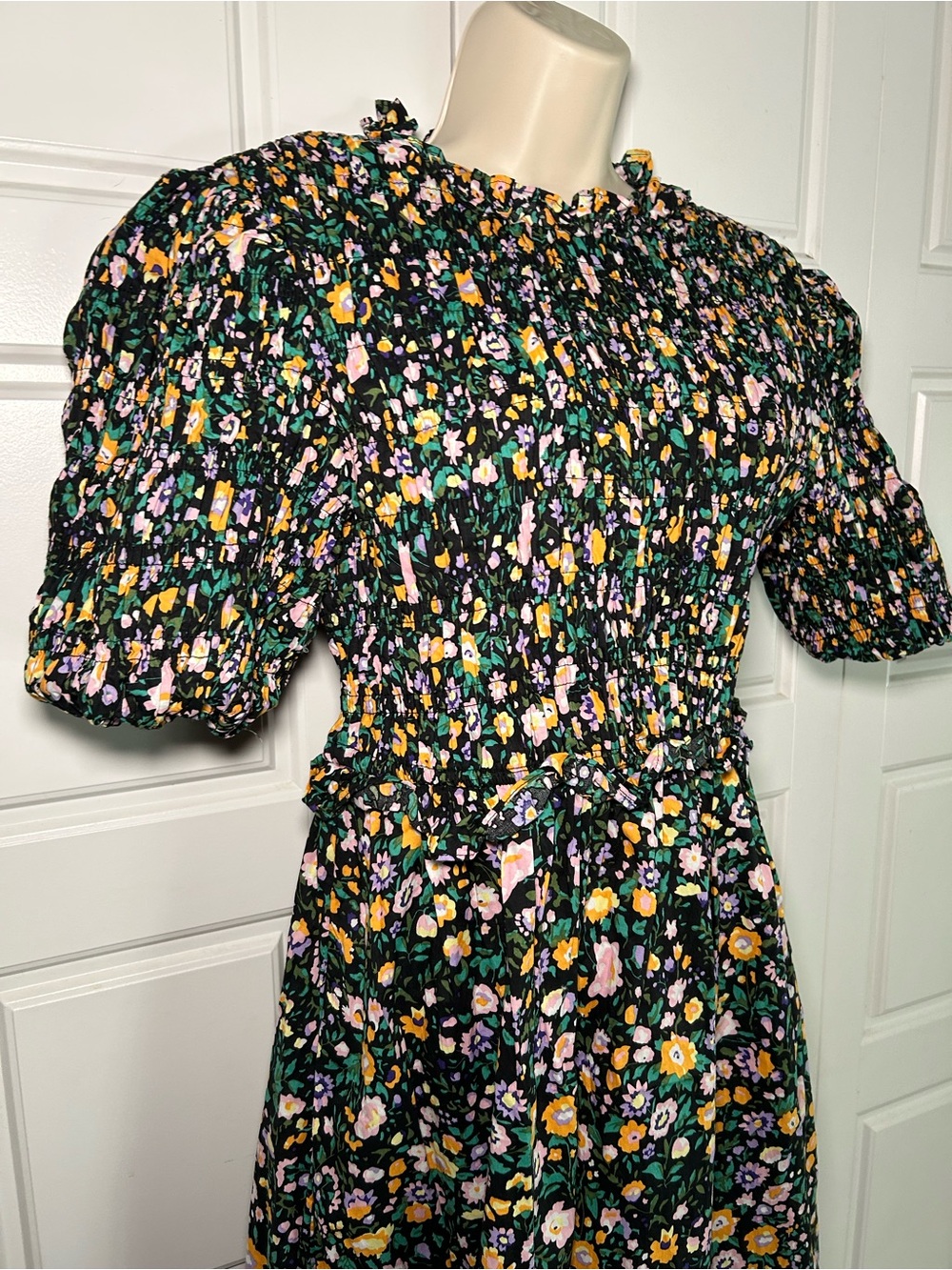 Tuckernuck Hyacinth House Samantha Dress S Black Floral Smocked Midi Puff Sleeve - Picture 2 of 10
